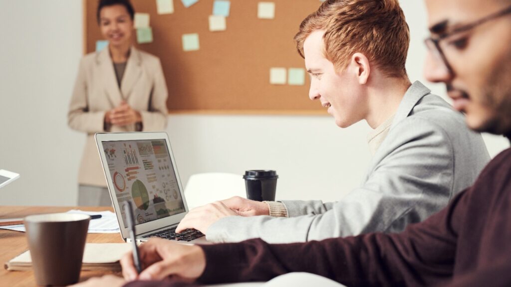 To lead a flexible and sustainable corporate culture industry